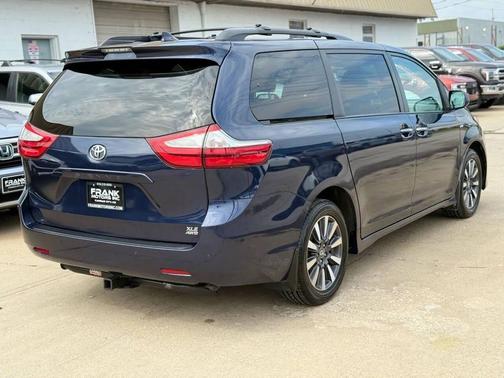 2019 Toyota Sienna XLE