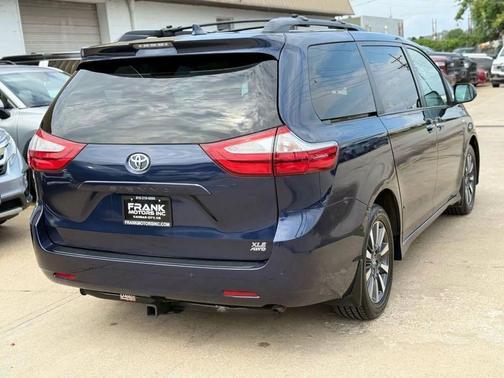 2019 Toyota Sienna XLE