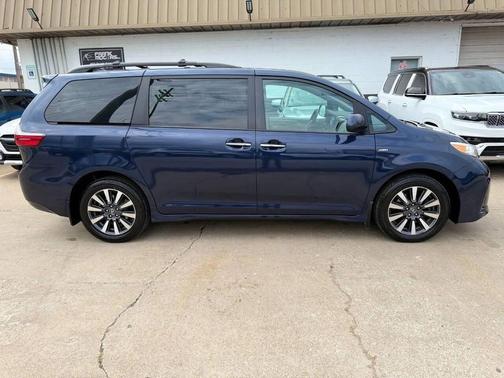 2019 Toyota Sienna XLE Premium