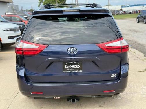 2019 Toyota Sienna XLE