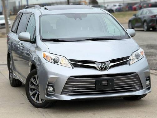 2020 Toyota Sienna XLE Premium