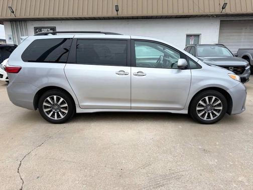 2020 Toyota Sienna XLE Premium