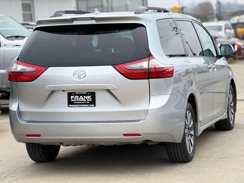 2020 Toyota Sienna XLE Premium