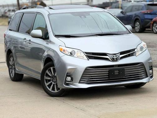2020 Toyota Sienna XLE Premium