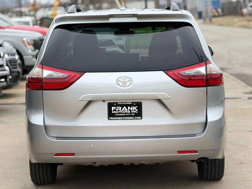 2020 Toyota Sienna XLE Premium