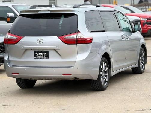 2020 Toyota Sienna XLE Premium