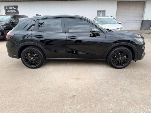 Crystal Black Pearl 2026 Honda HR-V AWD Sport
