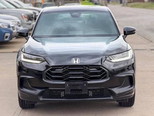 Crystal Black Pearl 2026 Honda HR-V AWD Sport