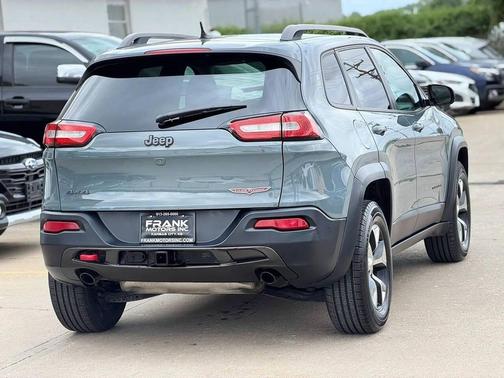 Anvil Clearcoat 2015 Jeep Cherokee Trailhawk