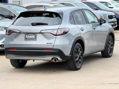 Urban Gray Pearl 2025 Honda HR-V AWD Sport
