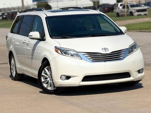Blizzard Pearl 2017 Toyota Sienna Limited Premium