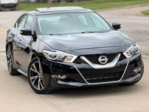 Black 2017 Nissan Maxima 3.5 SL