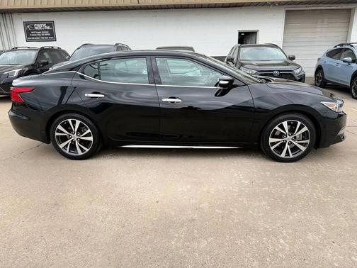 Black 2017 Nissan Maxima 3.5 SL