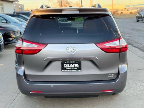 2017 Toyota Sienna XLE Premium