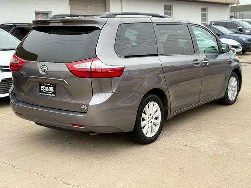 2017 Toyota Sienna XLE Premium