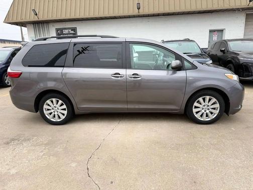 2017 Toyota Sienna XLE Premium