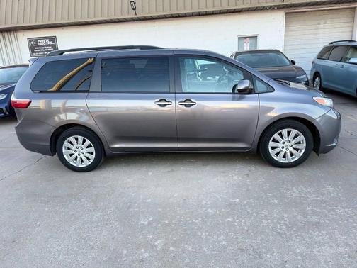 2017 Toyota Sienna XLE Premium