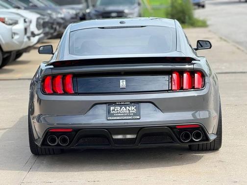 Magnetic 2018 Ford Shelby GT350R Base