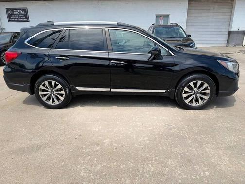 Crystal Black Silica 2018 Subaru Outback 2.5i Touring