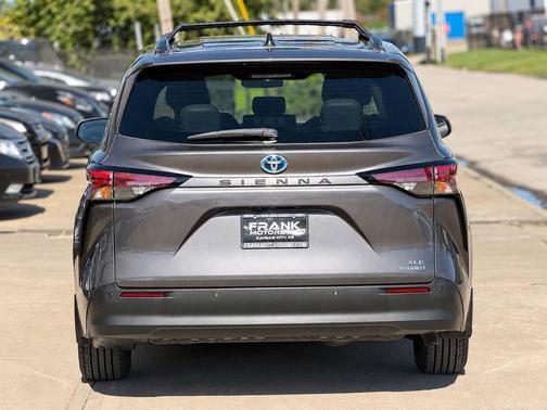 Predawn Gray Mica 2023 Toyota Sienna XLE