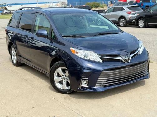 2020 Toyota Sienna LE