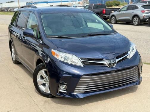 2020 Toyota Sienna LE