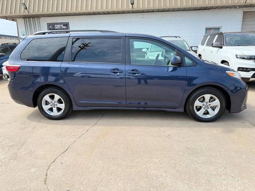 2020 Toyota Sienna LE