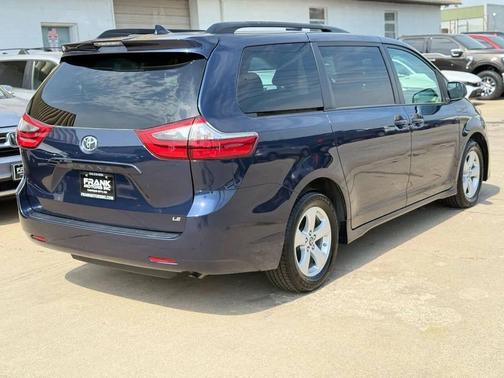 2020 Toyota Sienna LE