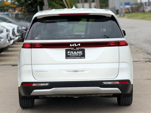 White 2024 Kia Carnival EX