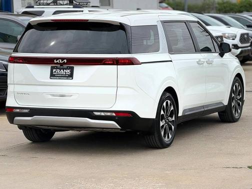 White 2024 Kia Carnival EX