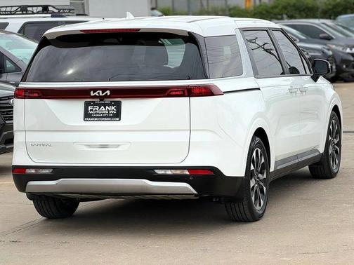 White 2024 Kia Carnival EX