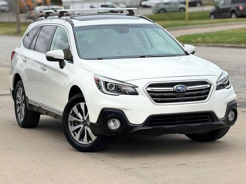 Crystal White Pearl 2019 Subaru Outback 3.6R Touring