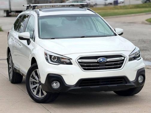 Crystal White Pearl 2019 Subaru Outback 3.6R Touring