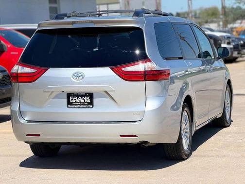 2016 Toyota Sienna XLE