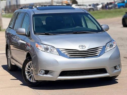2016 Toyota Sienna XLE