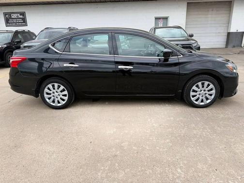Super Black 2019 Nissan Sentra SV