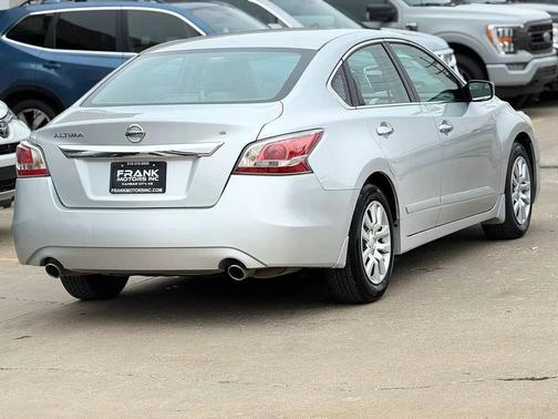 Gun Metallic 2015 Nissan Altima 2.5 SV