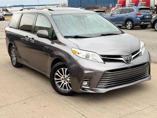 2019 Toyota Sienna XLE