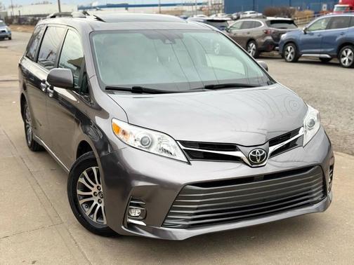 2019 Toyota Sienna XLE