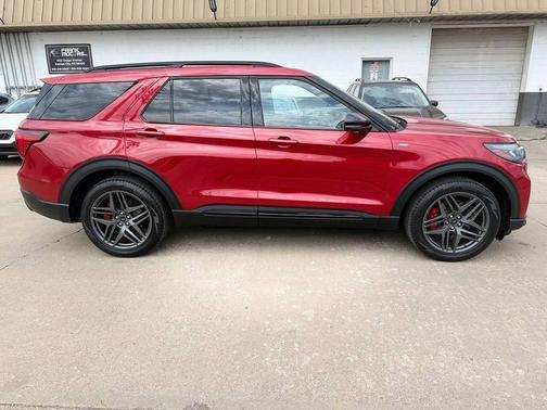 Rapid Red Metallic Tinted Clearcoat 2025 Ford Explorer ST-Line
