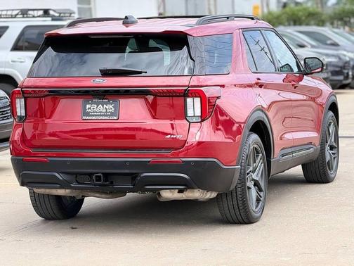 Rapid Red Metallic Tinted Clearcoat 2025 Ford Explorer ST-Line