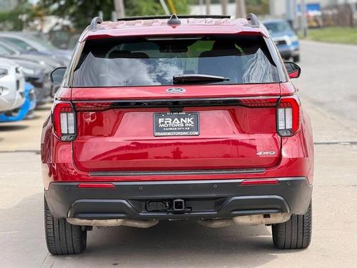 Rapid Red Metallic Tinted Clearcoat 2025 Ford Explorer ST-Line