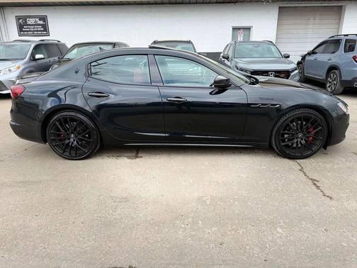 Grigio Maratea Metallic 2023 Maserati Ghibli Modena Q4