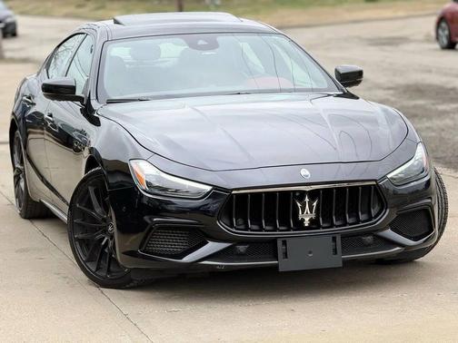 Grigio Maratea Metallic 2023 Maserati Ghibli Modena Q4