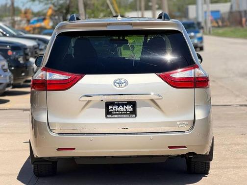 Creme Brulee Mica 2017 Toyota Sienna Limited Premium