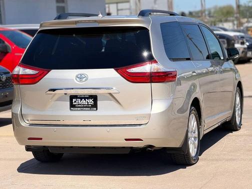 Creme Brulee Mica 2017 Toyota Sienna Limited Premium