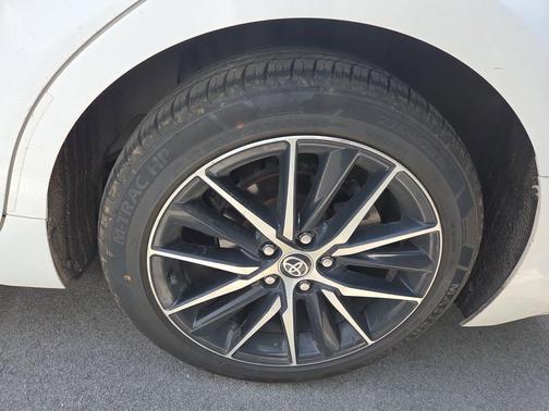 Super White 2021 Toyota Camry SE