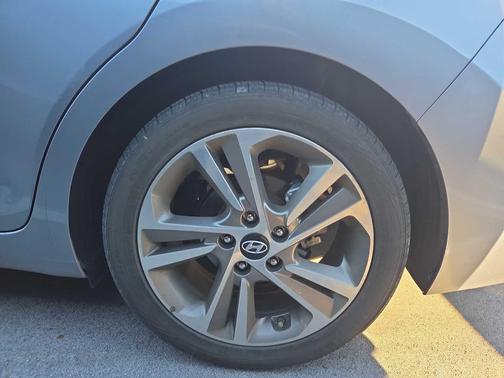 2017 Hyundai ELANTRA Limited