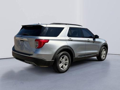 Iconic Silver Metallic 2020 Ford Explorer XLT