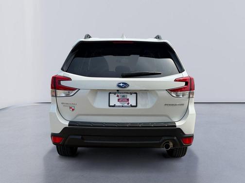 Crystal White Pearl 2023 Subaru Forester Limited